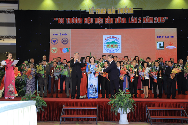 dinh-khue-company-limited-received-the-award
